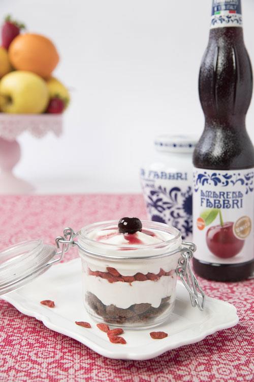 Yogurt con Amarena Fabbri e bacche di goji