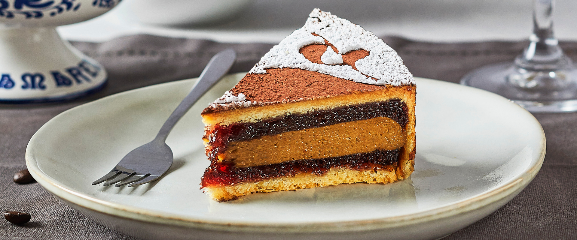 La farcitura perfetta per crostate, croissant, pan di Spagna e torte? Le Colate Amarena Fabbri!