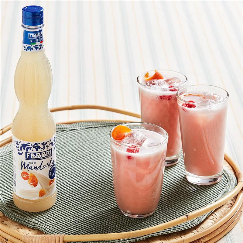 Cocktail di frutti di bosco con Sciroppo Latte di Mandorla Fabbri