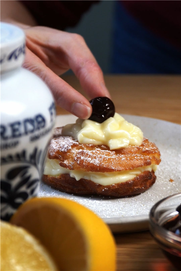 Zeppole con Amarena Fabbri