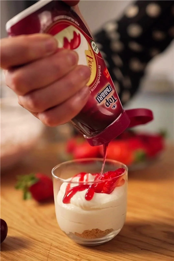 Mousse di Yogurt con Topping Fragolina di bosco Fabbri