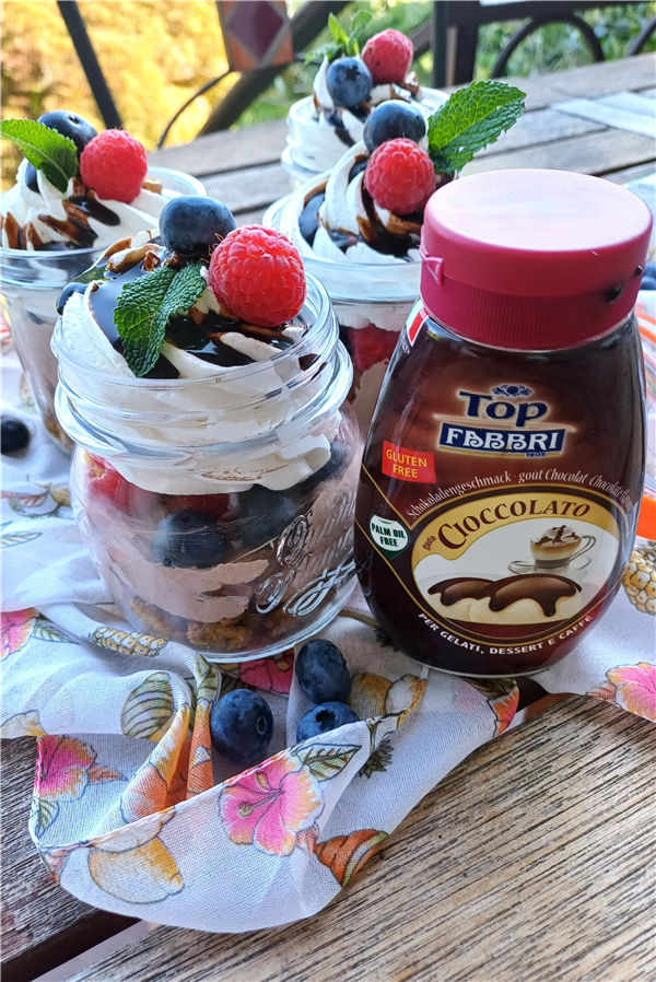 Mousse di yogurt greco e frutta