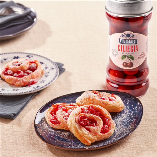 Girelle di sfoglia con Ciliegie al liquore Fabbri