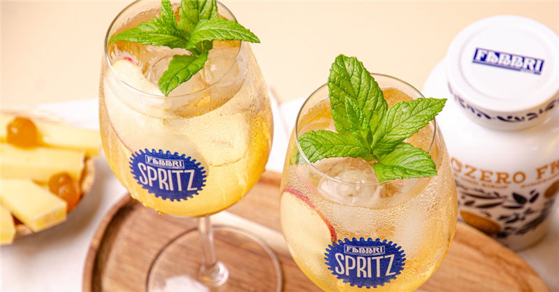 Sciroppo ai fiori di sambuco: usi, ricette e idee per cocktail e aperitivi